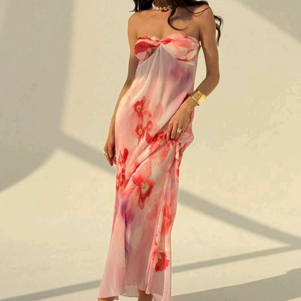 Romantic Date Night Strapless Twist Ruched Floral Print Bodycon Dress - Picture 4 of 7